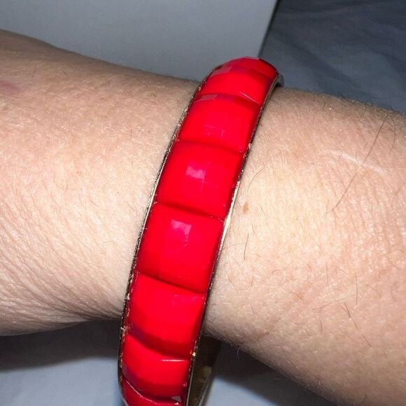 Vintage Gold Tone and Faceted Red Bead Bangle Bracelet - Picture 3 of 8